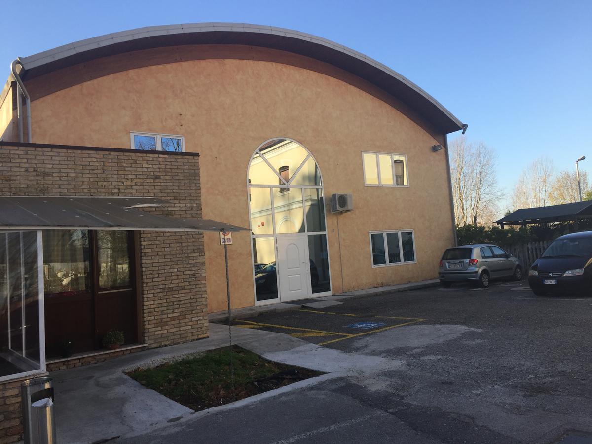Hotel Ristorante "La Stazione" Cordovado エクステリア 写真